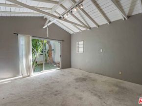 9039 Phyllis Avenue, West Hollywood CA 90069