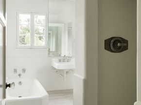 2320 N Beachwood Drive, Los Angeles CA 90068