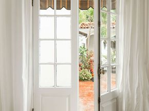 2320 N Beachwood Drive, Los Angeles CA 90068