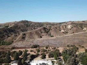 5851 Friends Avenue, Whittier CA 90601