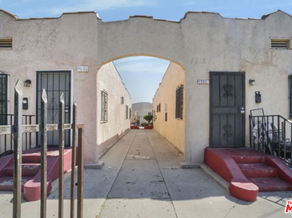 9916 Beach Street, Los Angeles CA 90002