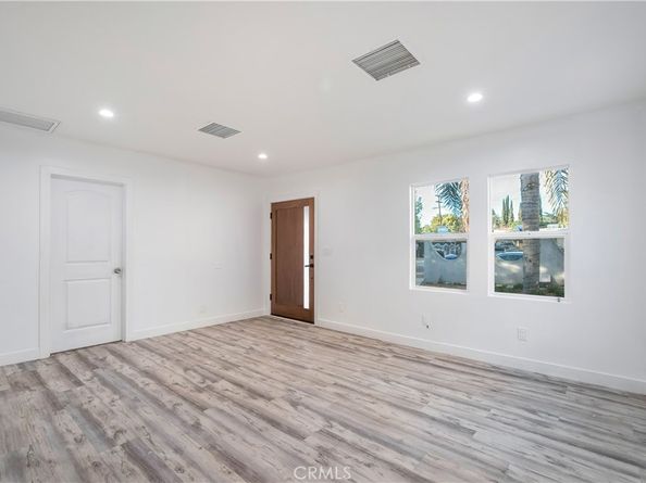 22142 Wyandotte, Canoga Park CA 91303