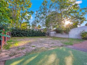 22142 Wyandotte, Canoga Park CA 91303