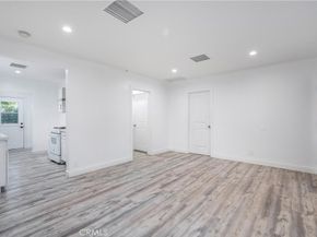 22142 Wyandotte, Canoga Park CA 91303