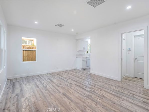 22142 Wyandotte, Canoga Park CA 91303