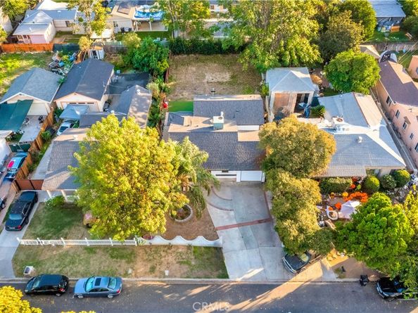 22142 Wyandotte, Canoga Park CA 91303