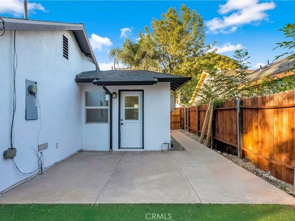 22142 Wyandotte, Canoga Park CA 91303