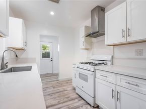 22142 Wyandotte, Canoga Park CA 91303