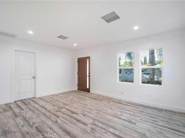 22142 Wyandotte, Canoga Park CA 91303