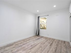 22142 Wyandotte, Canoga Park CA 91303