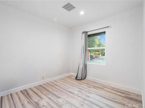 22142 Wyandotte, Canoga Park CA 91303