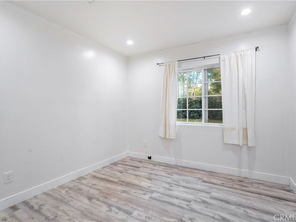 22142 Wyandotte, Canoga Park CA 91303