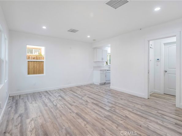 22142 Wyandotte, Canoga Park CA 91303