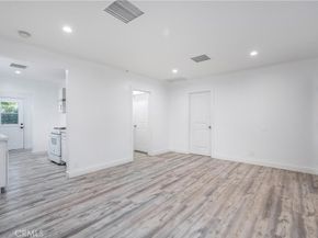 22142 Wyandotte, Canoga Park CA 91303