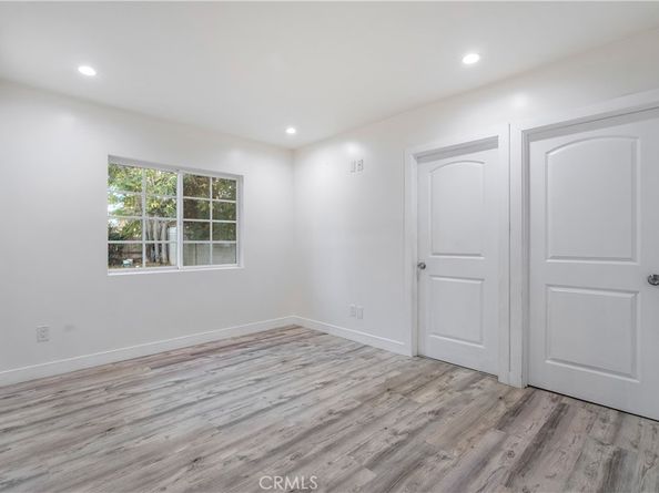 22142 Wyandotte, Canoga Park CA 91303