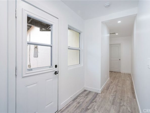 22142 Wyandotte, Canoga Park CA 91303