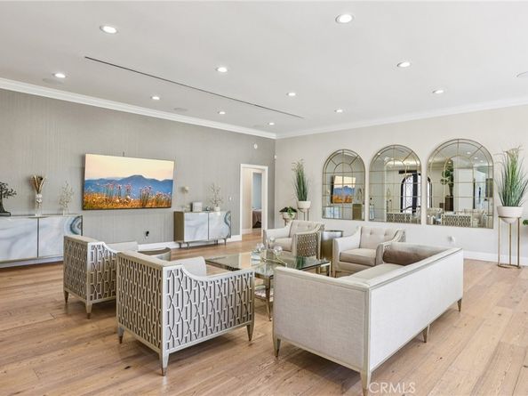 6850 Longridge Avenue, North Hollywood CA 91605