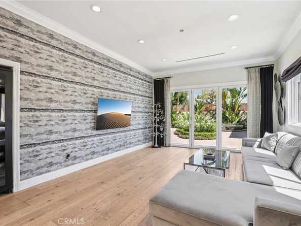 6850 Longridge Avenue, North Hollywood CA 91605