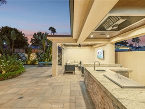 6850 Longridge Avenue, North Hollywood CA 91605