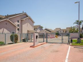820 W Compton 24, Compton CA 90220