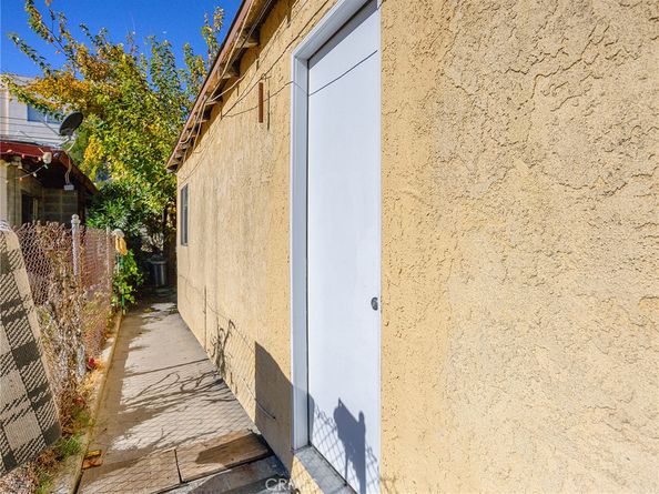 2313 N Niagara Street, Burbank CA 91504