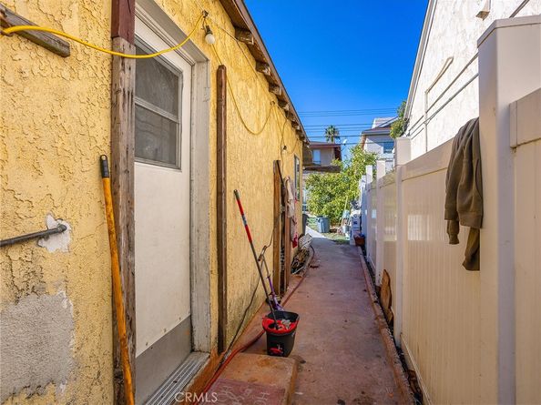 2313 N Niagara Street, Burbank CA 91504
