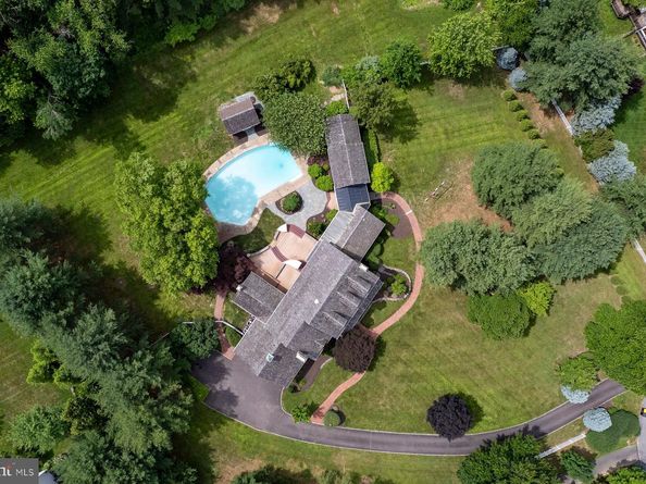 12 Crestwood Circle, New Hope PA 18938