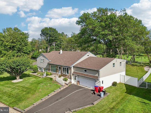 865 Worthington Drive, Warminster PA 18974