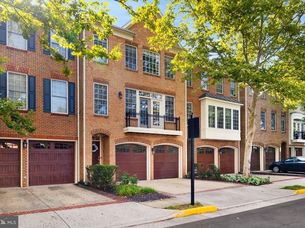 116 Herndon Mill Circle, Herndon VA 20170