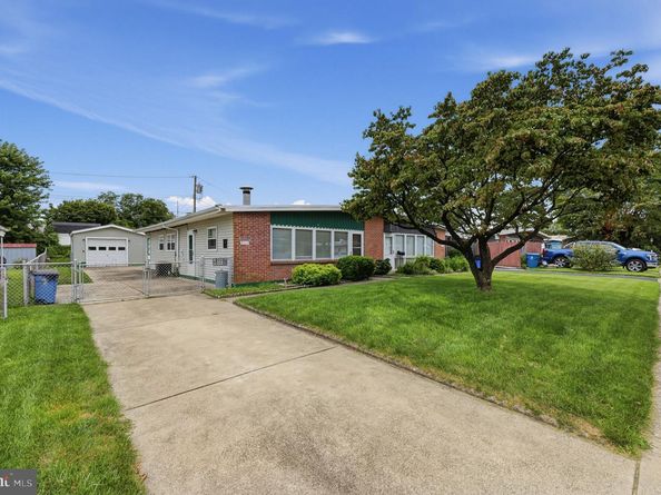 9325 Trout Road, Philadelphia PA 19115