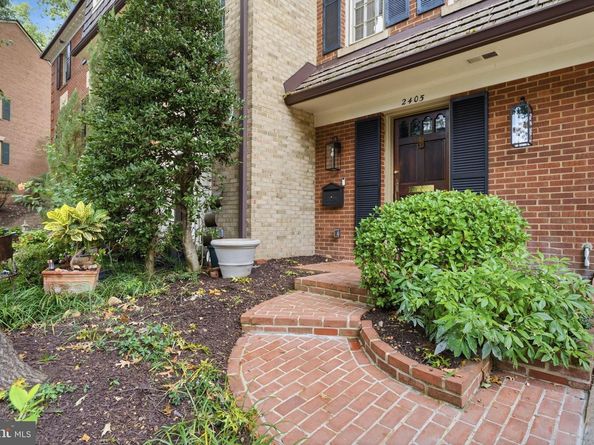 2405 S Queen Street, Arlington VA 22202