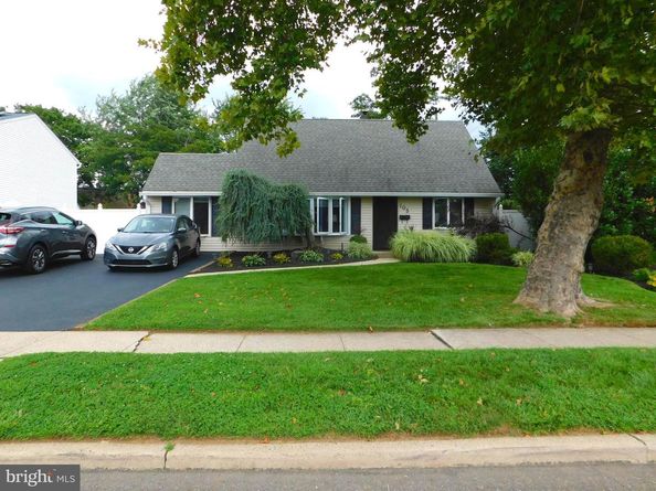 105 Queen Lily Road, Levittown PA 19057
