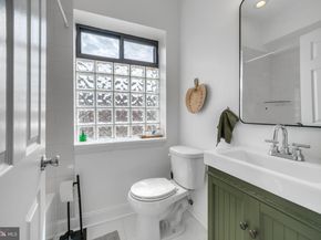 5754 Colorado Avenue NW 301, Washington DC 20011
