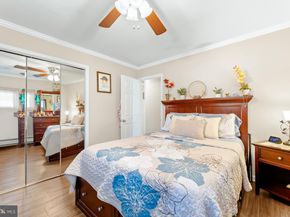 11 Midwood, Levittown PA 19054