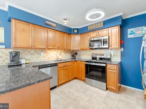 11 Midwood, Levittown PA 19054