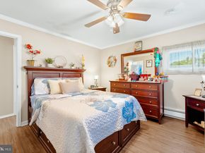 11 Midwood, Levittown PA 19054