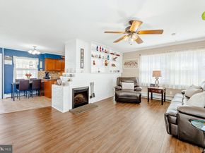 11 Midwood, Levittown PA 19054