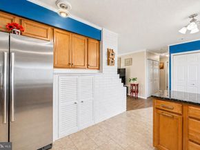 11 Midwood, Levittown PA 19054