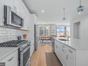 3001 Sedgeview Walk 147, Philadelphia PA 19125