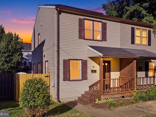 9 Leadbeater Street 1/2, Alexandria VA 22305