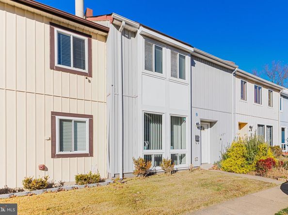 1024 Queens Court, Herndon VA 20170