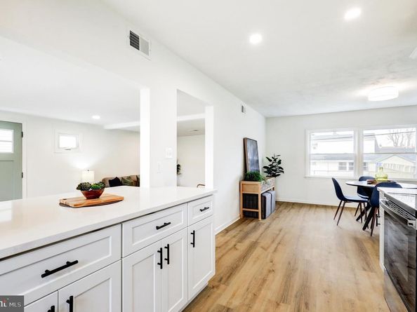 31 Nature Lane, Levittown PA 19054