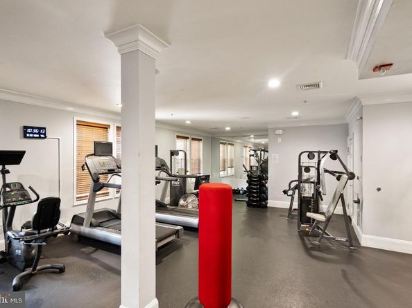 2465 Army Navy Drive 204, Arlington VA 22206