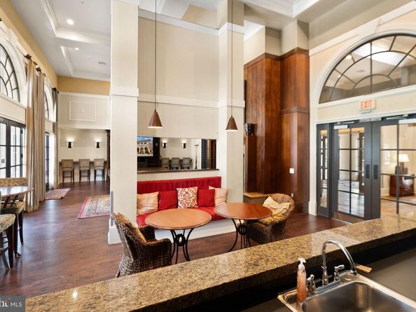 2465 Army Navy Drive 204, Arlington VA 22206