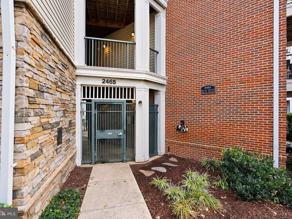 2465 Army Navy Drive 204, Arlington VA 22206