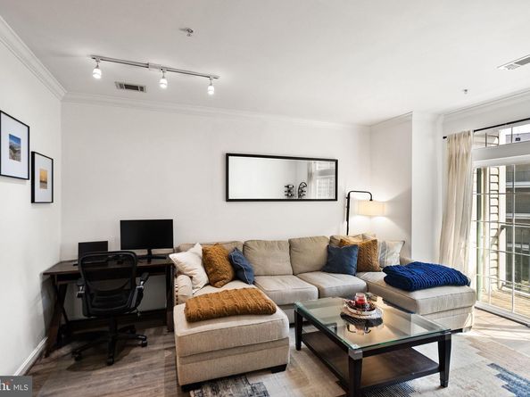 2465 Army Navy Drive 204, Arlington VA 22206