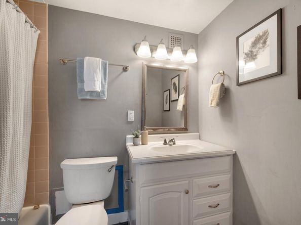 4141 N Henderson Road 107, Arlington VA 22203