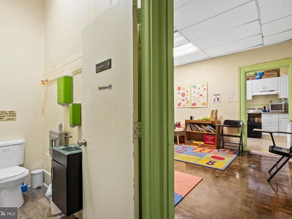 4830 Longshore Avenue, Philadelphia PA 19135