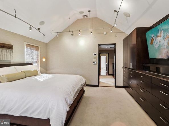 400 Highview Drive, Wayne PA 19087