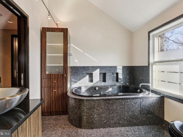 400 Highview Drive, Wayne PA 19087